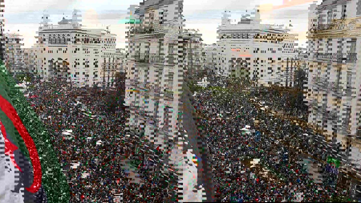 الجزائر.. إسقاط الملاحقة القضائية لقاصر متهمة "بالتجمهر غير المسلح"