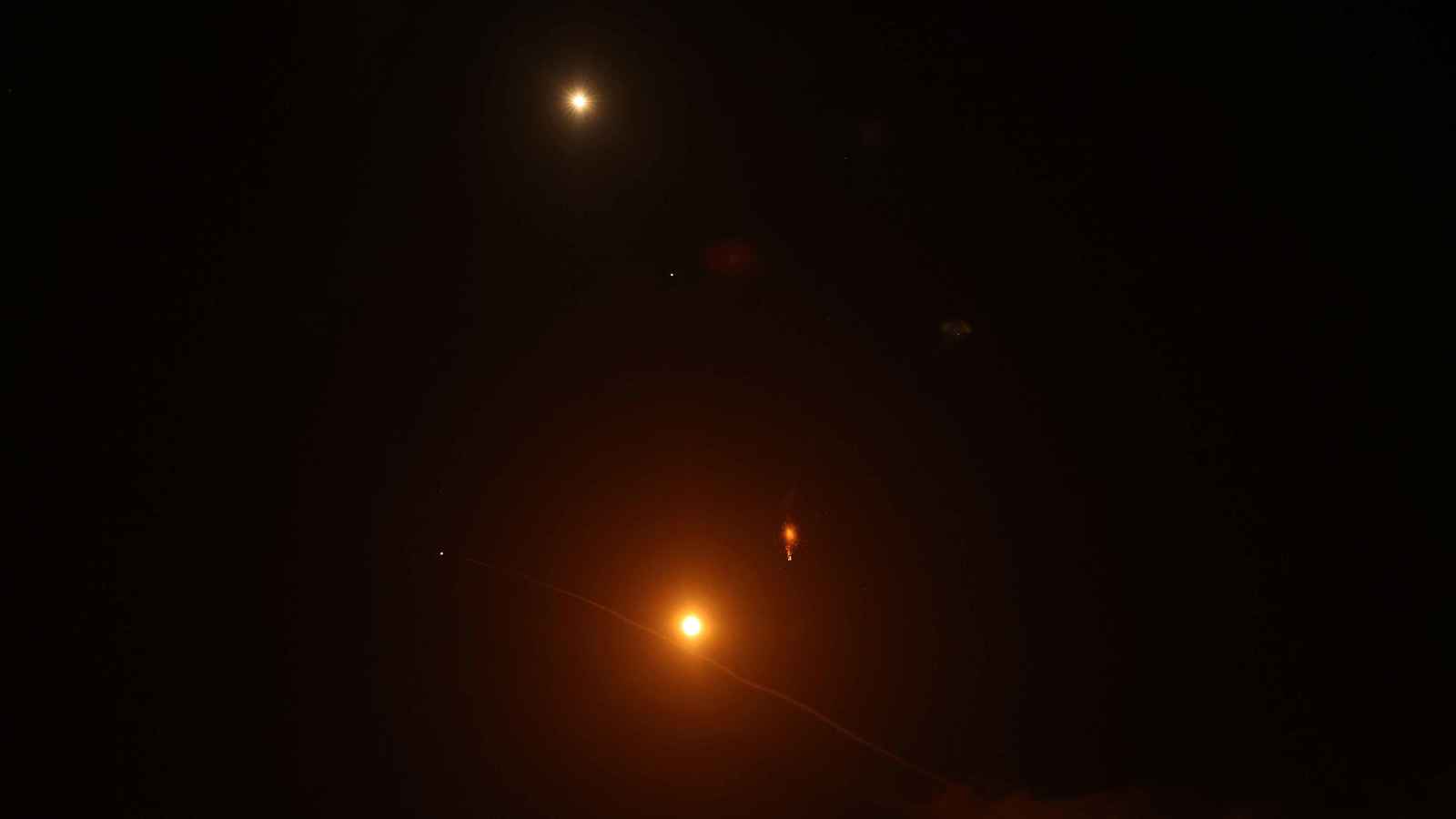 مقذوفات إيرانية تسقط في جنوبي سوريا (صور)