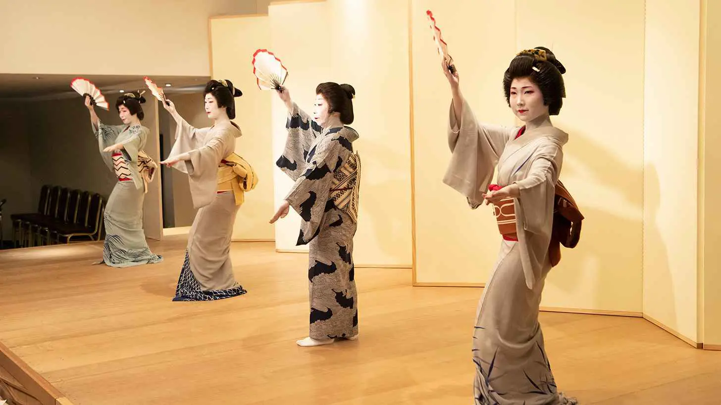 اليابان.. "قبلة حياة" لرقص الغيشا المهدد بالانقراض