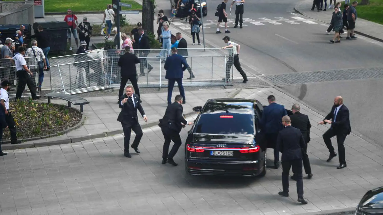 مطلق النار على فيكو يواجه تهمة الهجوم الإرهابي