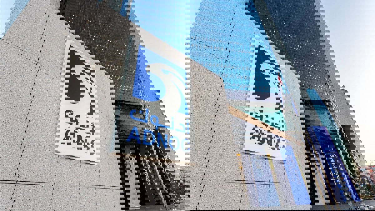 صفقة أدنوك للبنية التحتية مدعومة بتمويل تجسيري قيمته 8 مليارات دولار