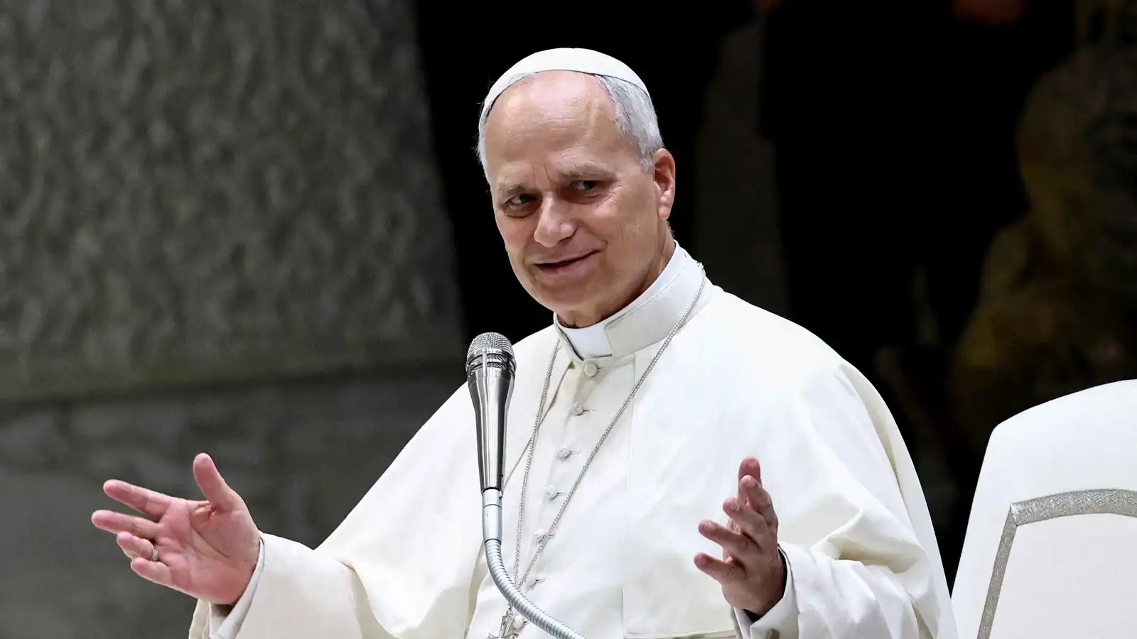 البابا ليو: إساءة معاملة المهاجرين "جريمة خطيرة"