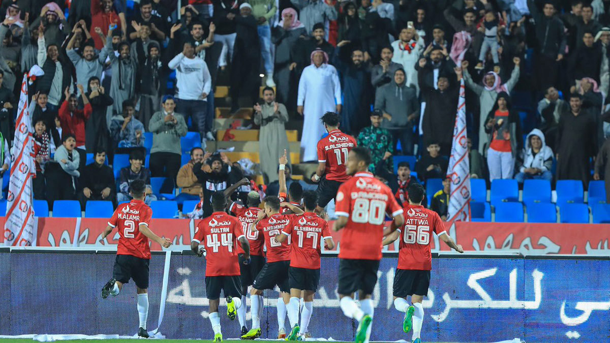 الرائد يهزم التعاون في الدوري السعودي (فيديو)