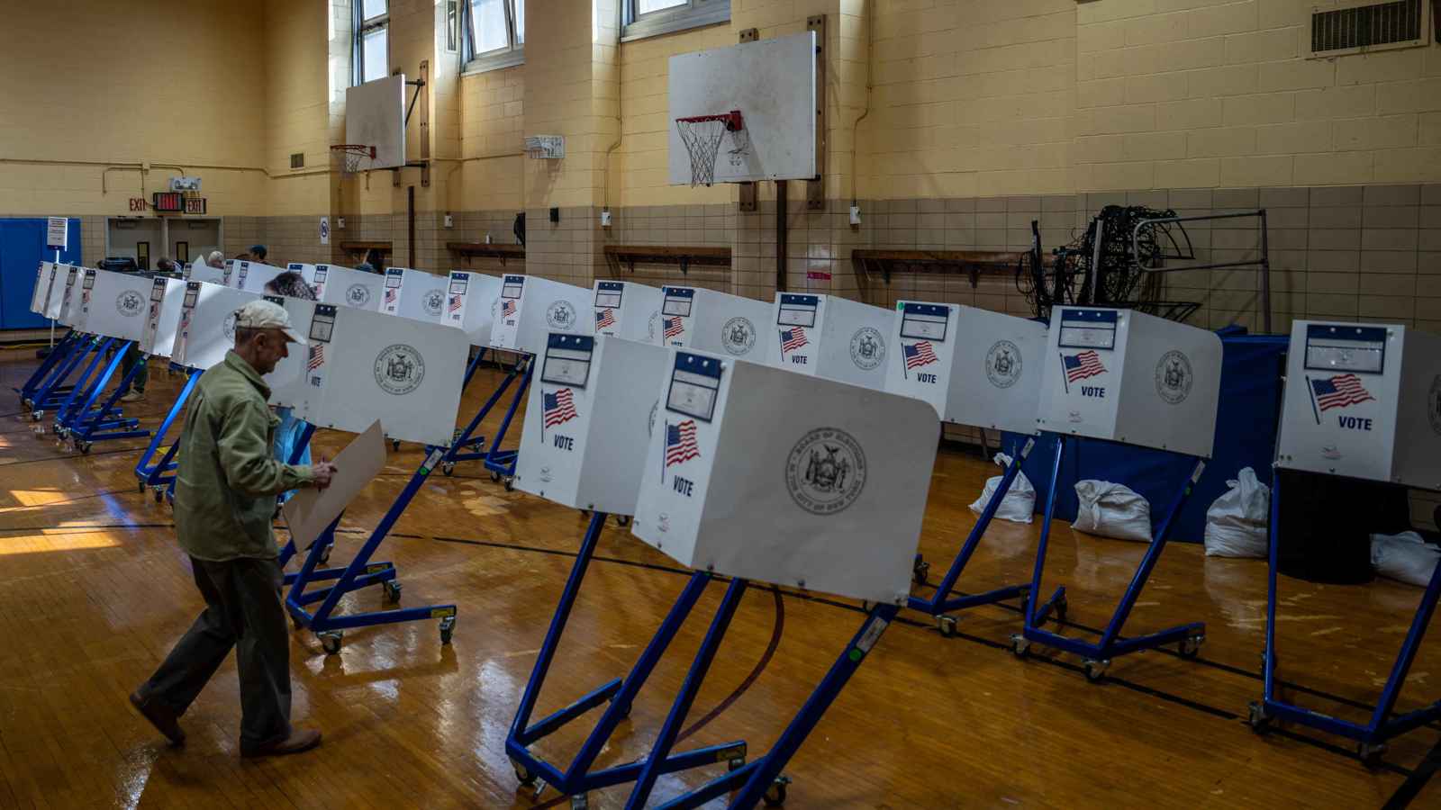 الجمهوريون يتقدمون في انتخابات غرفتي الكونغرس