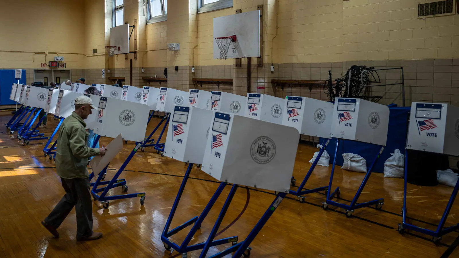 الجمهوريون يتقدمون في انتخابات غرفتي الكونغرس