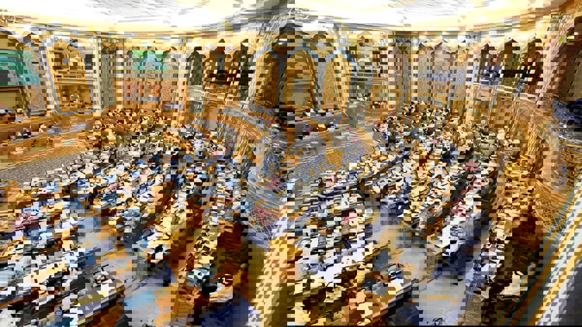 لقاء نادر يجمع مشاركين في "مبادرة الأخوة الكبار والصغار" داخل مجلس الشورى السعودي