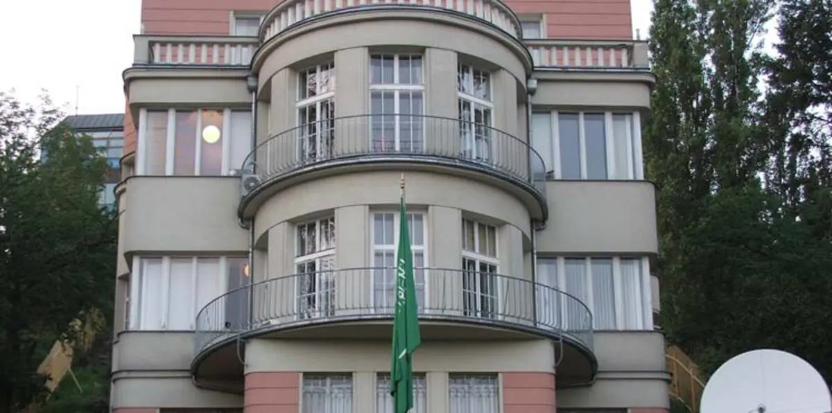 السعودية والإمارات تقيدان سفر رعاياهما إلى لبنان