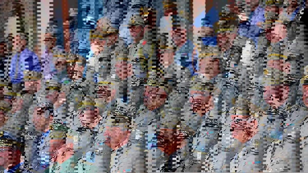 "موند أفريك": تسريبات الضابط "قرميط بونويرة" تُربك الجيش الجزائري وتؤجج "صراع الجنرالات"