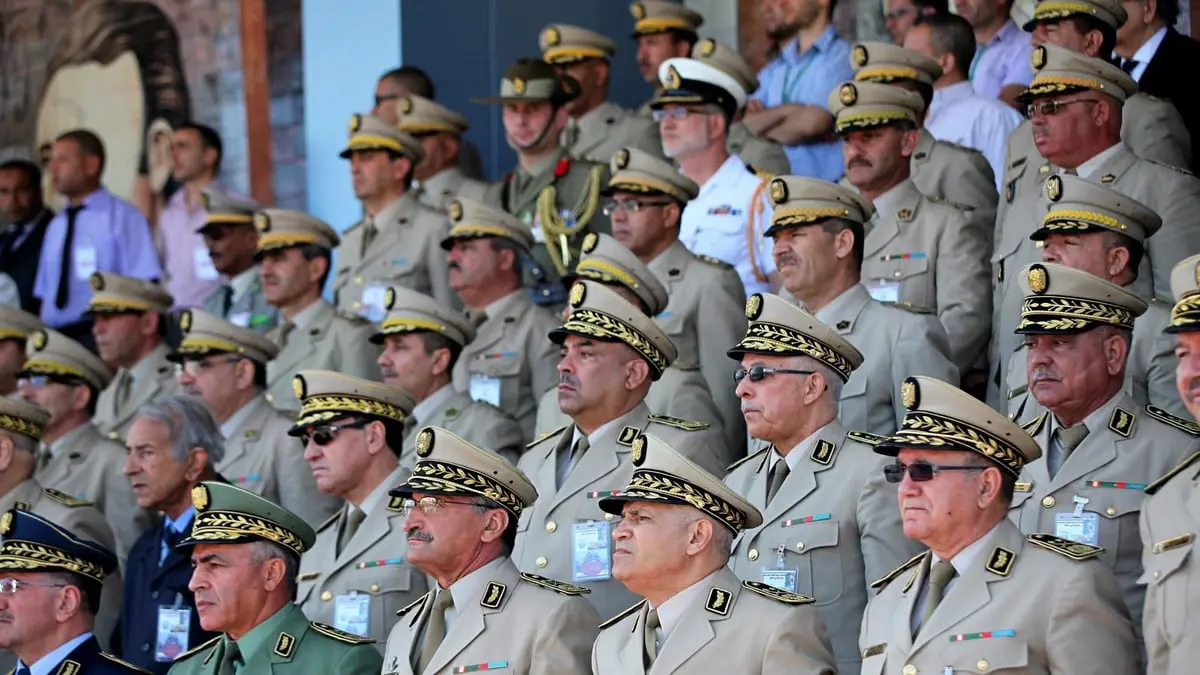 "موند أفريك": تسريبات الضابط "قرميط بونويرة" تُربك الجيش الجزائري وتؤجج "صراع الجنرالات"