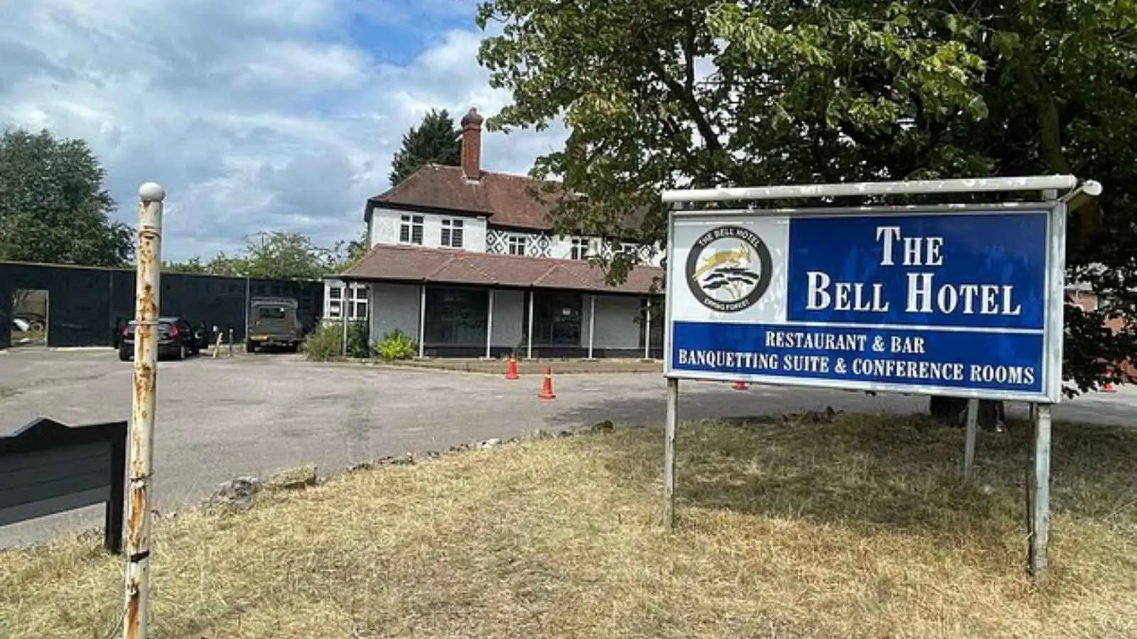 كيف فجر فندق أثري متهالك أزمة خطيرة في بريطانيا؟