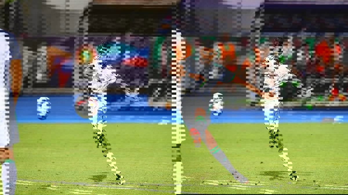 رياض محرز يسجل هدفا رائعا في مباراة زيمبابوي ضد الجزائر (فيديو)