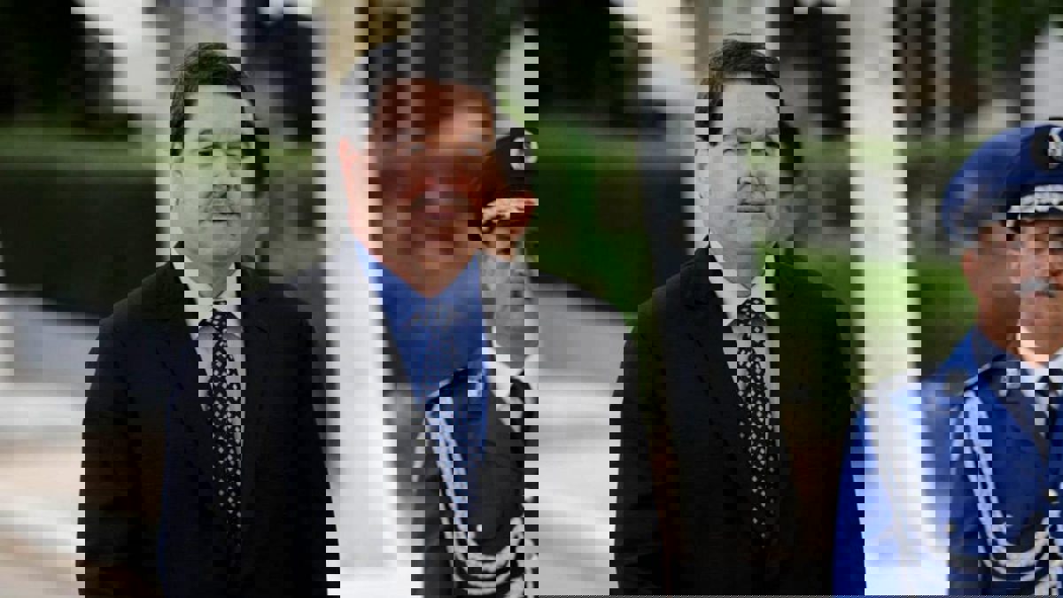 الجزائر.. سجن "الجنرال هامل‎" وأبنائه الأربعة وزوجته بعد إدانتهم بتهم الفساد