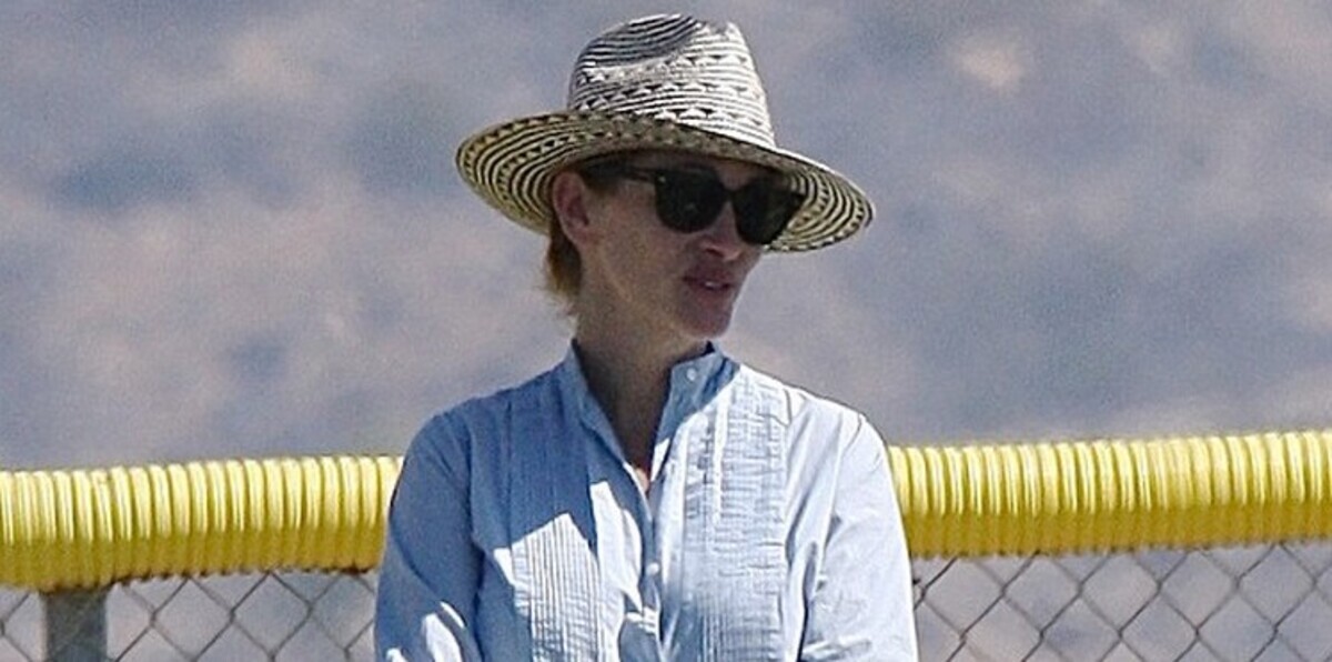 جوليا روبرتس تتألق في ملعب كرة القدم (فيديو وصور)