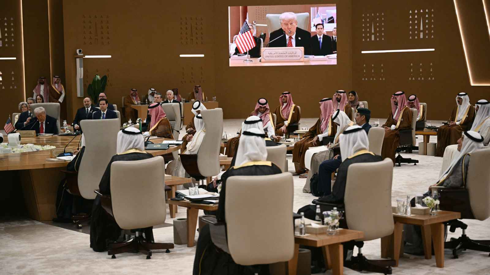 ترامب يوجه رسالة "استثنائية" لقادة الخليج (فيديو)