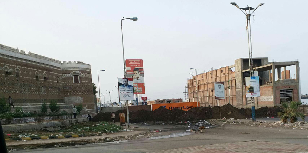 أهالي الحديدة يحتجون على نصب مدافع حوثية في الأحياء السكنية