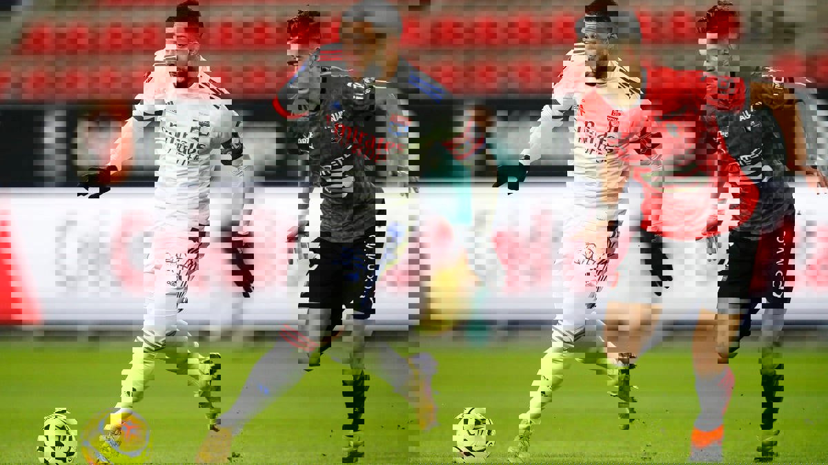 هل ينجح ريال مدريد في خطف ممفيس ديباي من برشلونة؟