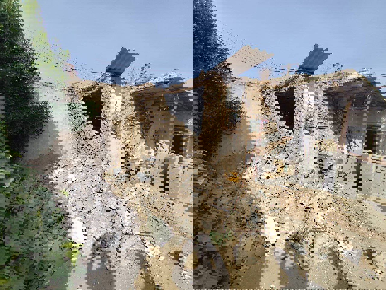 17 جريحاً وخسائر كبيرة جراء هزة أرضية جنوبي إيران (فيديو)