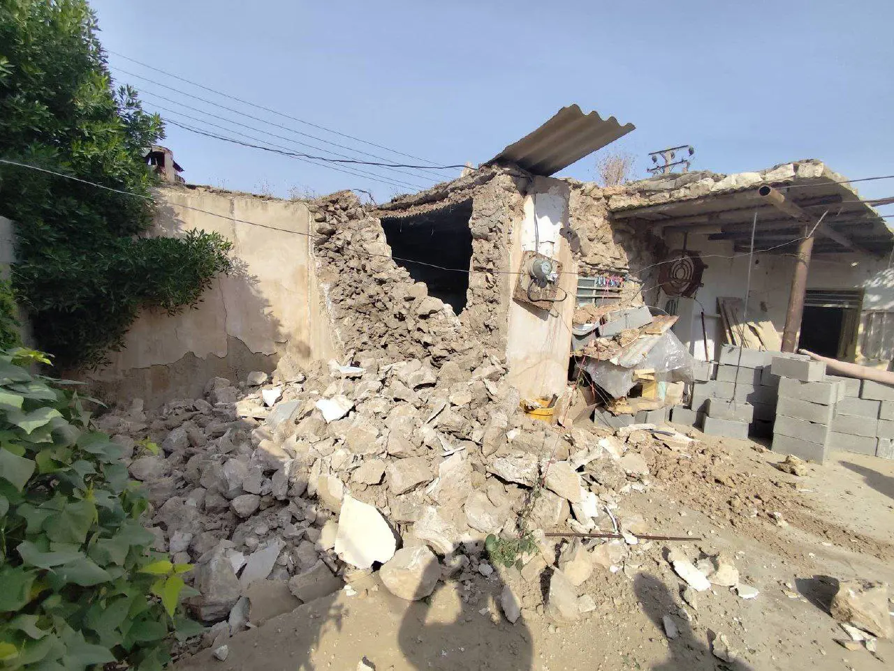 17 جريحاً وخسائر كبيرة جراء هزة أرضية جنوبي إيران (فيديو)