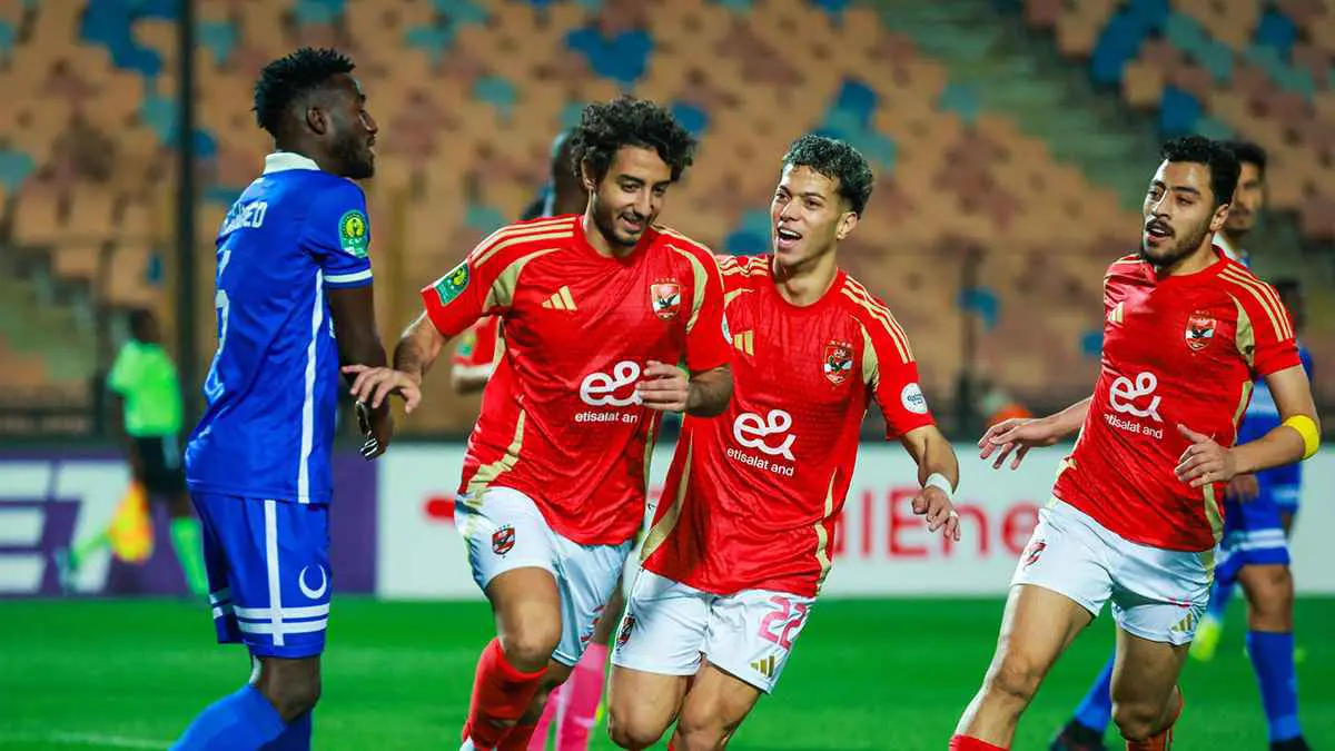 لا بد من معاقبته.. غضب في الأهلي بعد دفع حكم مباراة الهلال لمحمد هاني (فيديو)