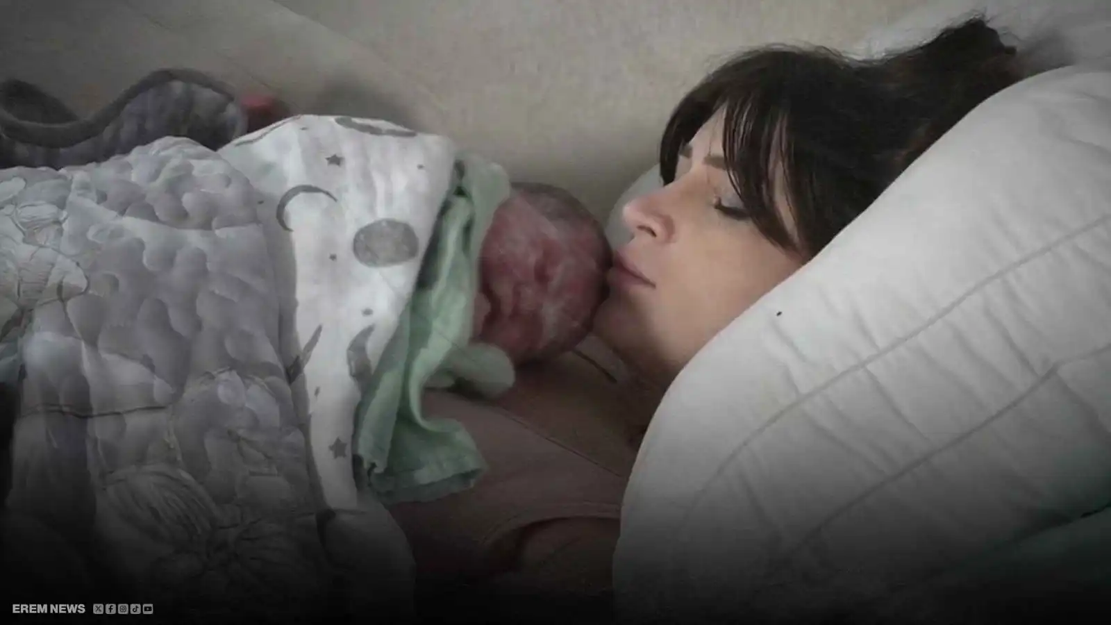 جدل وتهنئة.. مؤثرة تبث لحظة ولادتها مباشرة على Twitch (فيديو إرم)