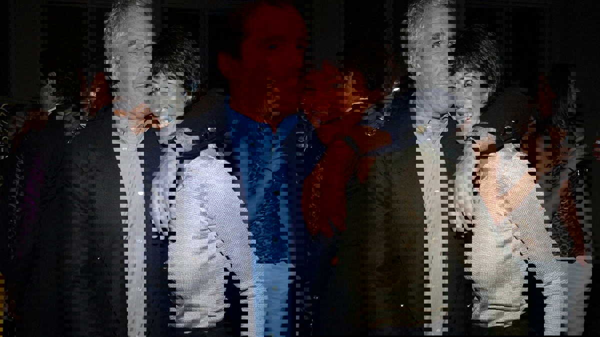 كاتمة أسرار جيفري إبستين تقول إنه قتل ولم ينتحر وتخشى مصيرًا مماثلًا