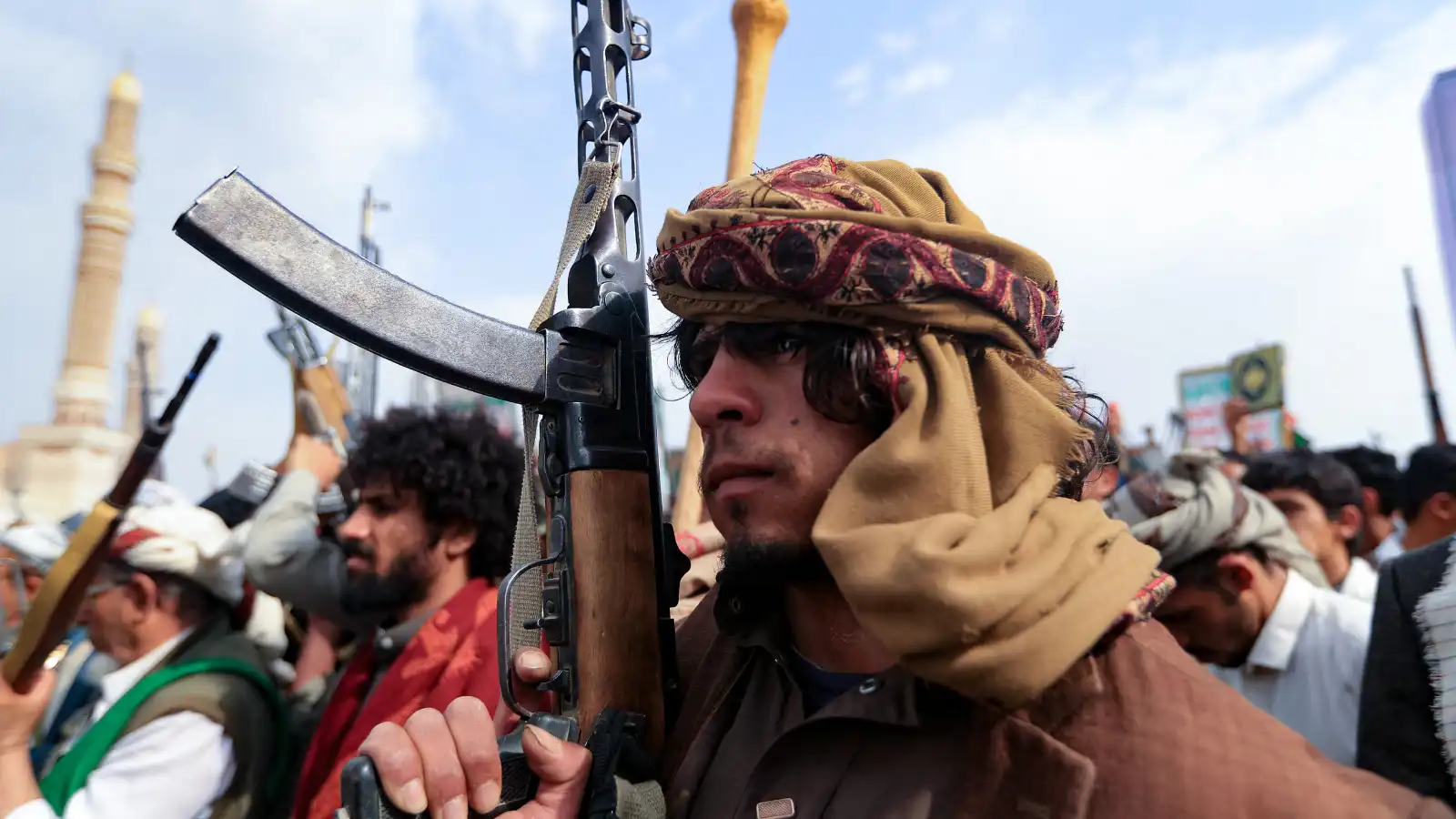 الحوثيون يحاصرون مجمعا تابعا للأمم المتحدة لليوم الثالث على التوالي