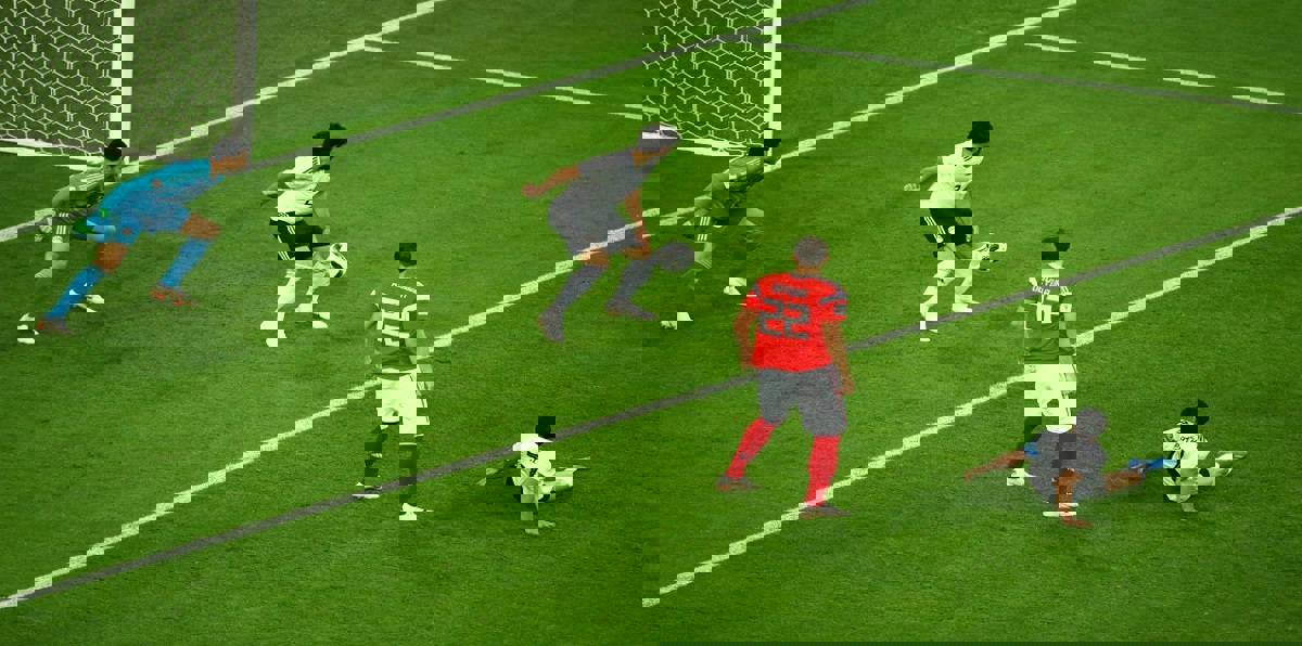 روسيا تهزم منتخب مصر بثلاثية وتتأهل إلى دور الـ16 بكأس العالم 2018 (فيديو)