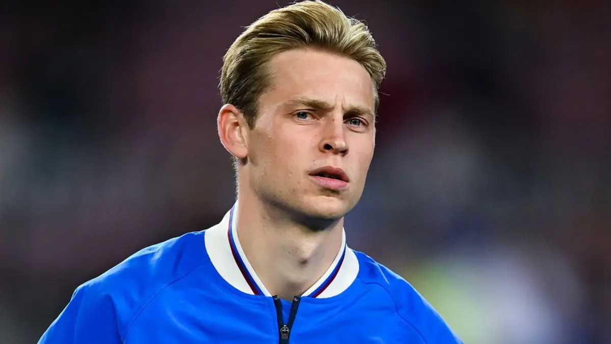 دي يونغ ردا على تقارير رحيله إلى مانشستر يونايتد: أنا في أكبر ناد بالعالم (فيديو)