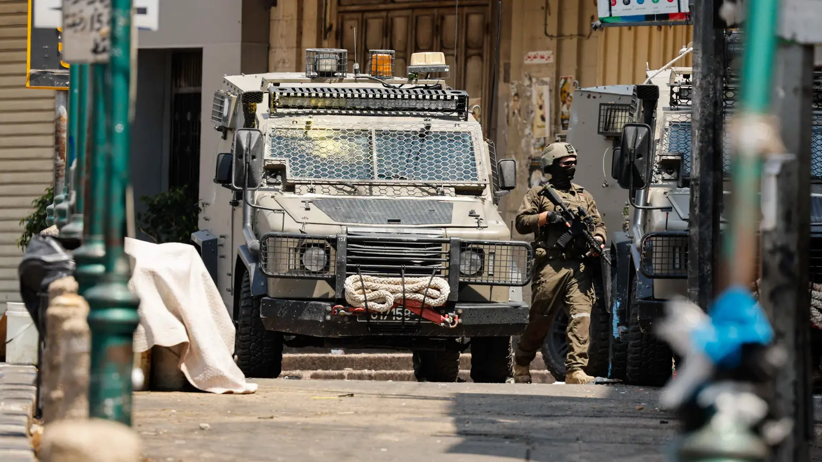 تحسبًا لرد إيراني.. إغلاق المسجد الأقصى ومدن الضفة الغربية