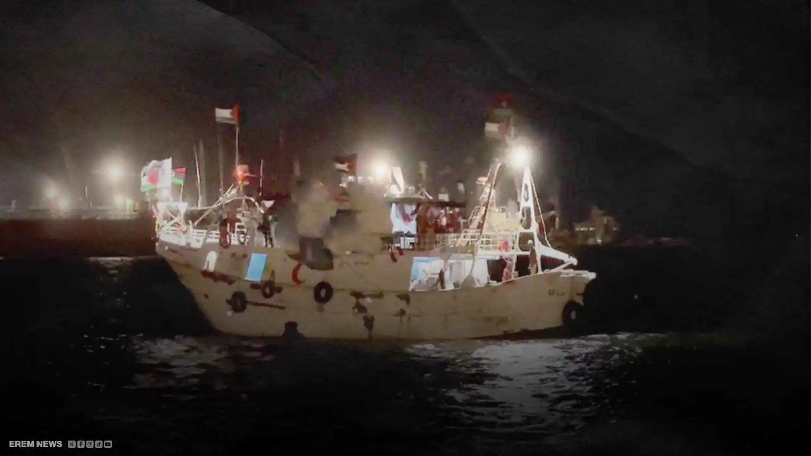 انفجارات وتشويش.. مسيرات مجهولة تهاجم أسطول الصمود