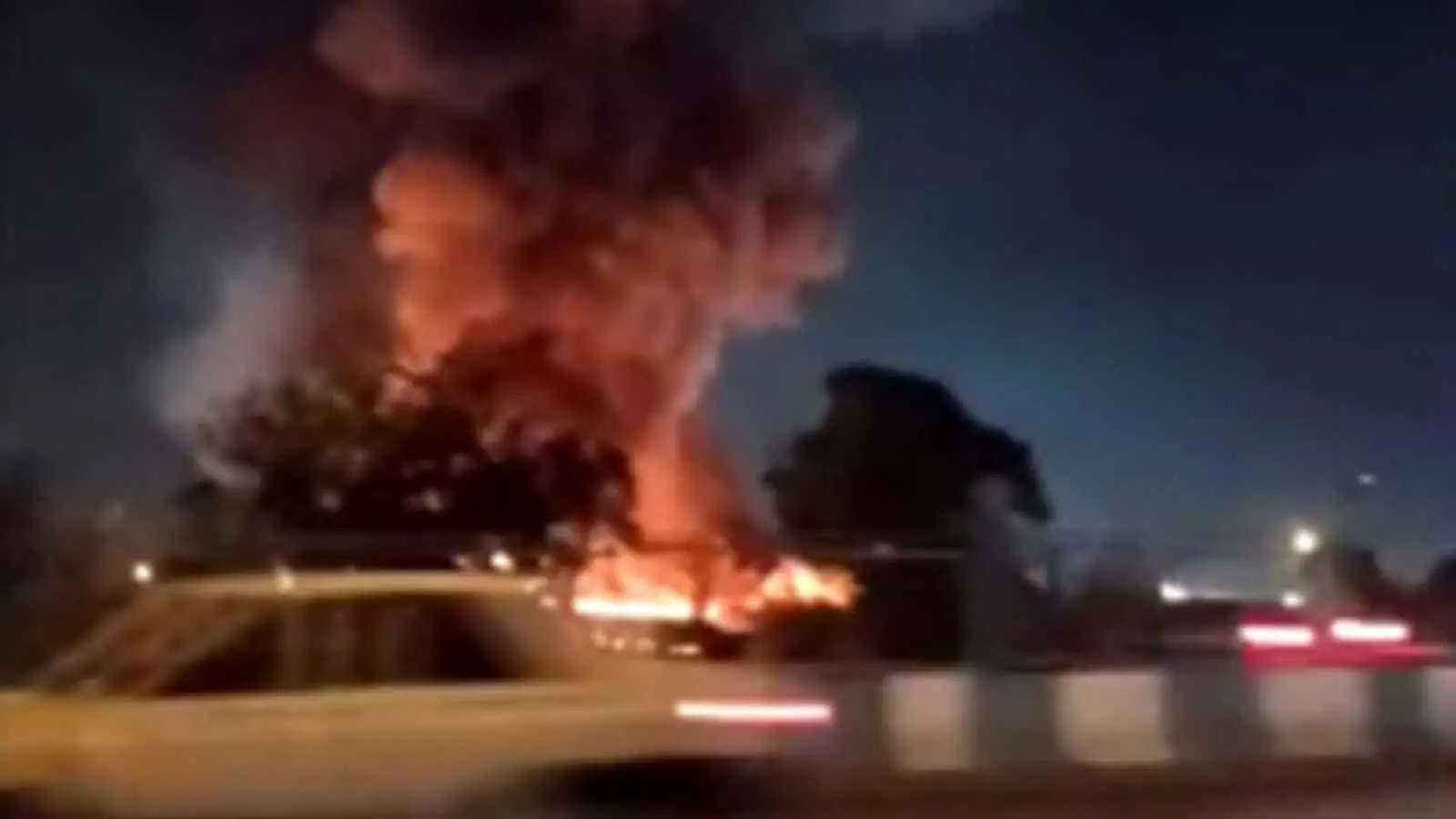 كوارث متلاحقة.. حريق ضخم جديد يضرب منشآت حساسة في طهران (فيديو)