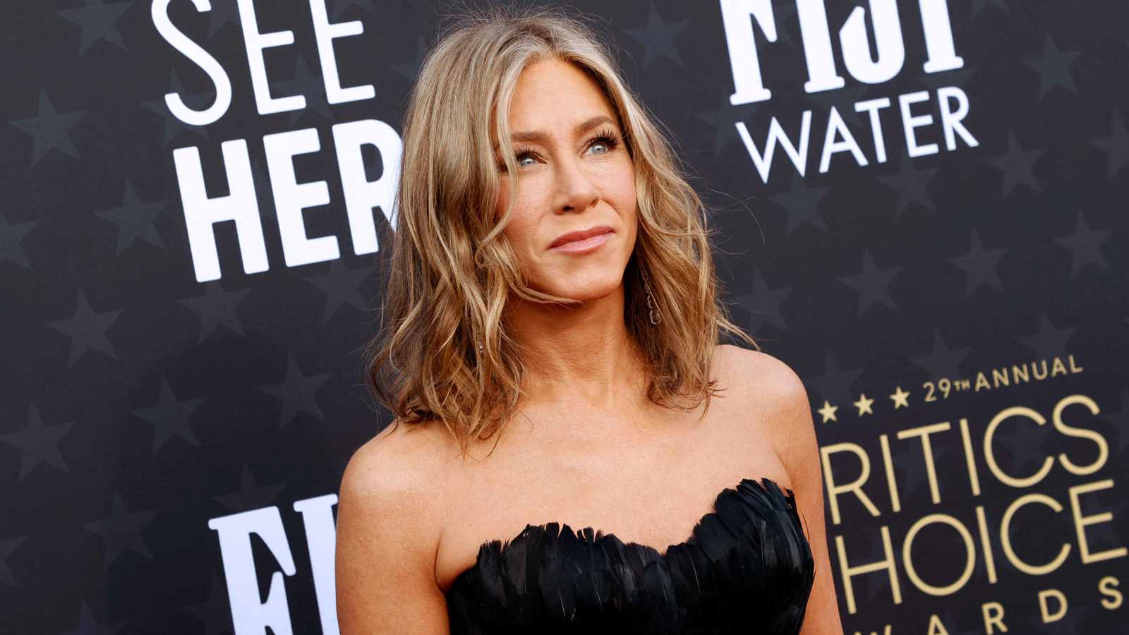 جينيفر أنيستون تتحدث عن معركة ماثيو بيري مع الإدمان