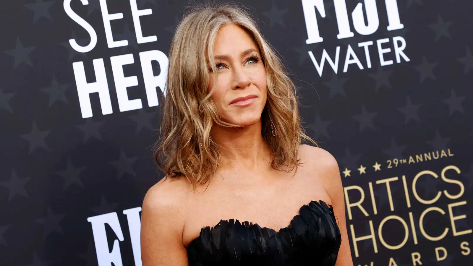 جينيفر أنيستون تتحدث عن معركة ماثيو بيري مع الإدمان