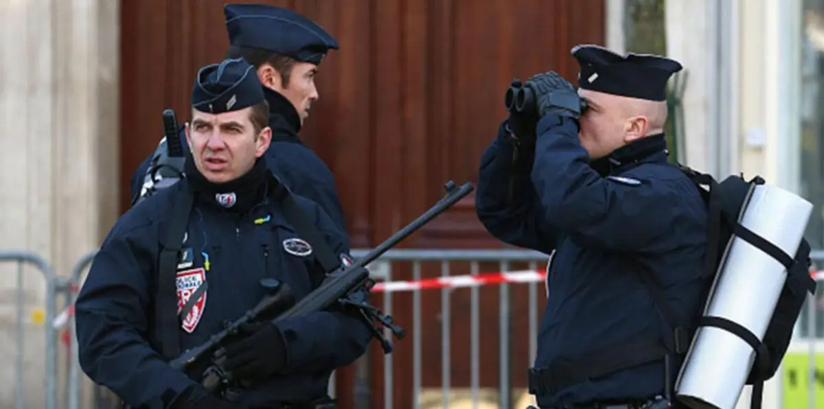 إنذار كاذب يدفع الشرطة الفرنسية للقيام بعملية أمنية واسعة وسط باريس