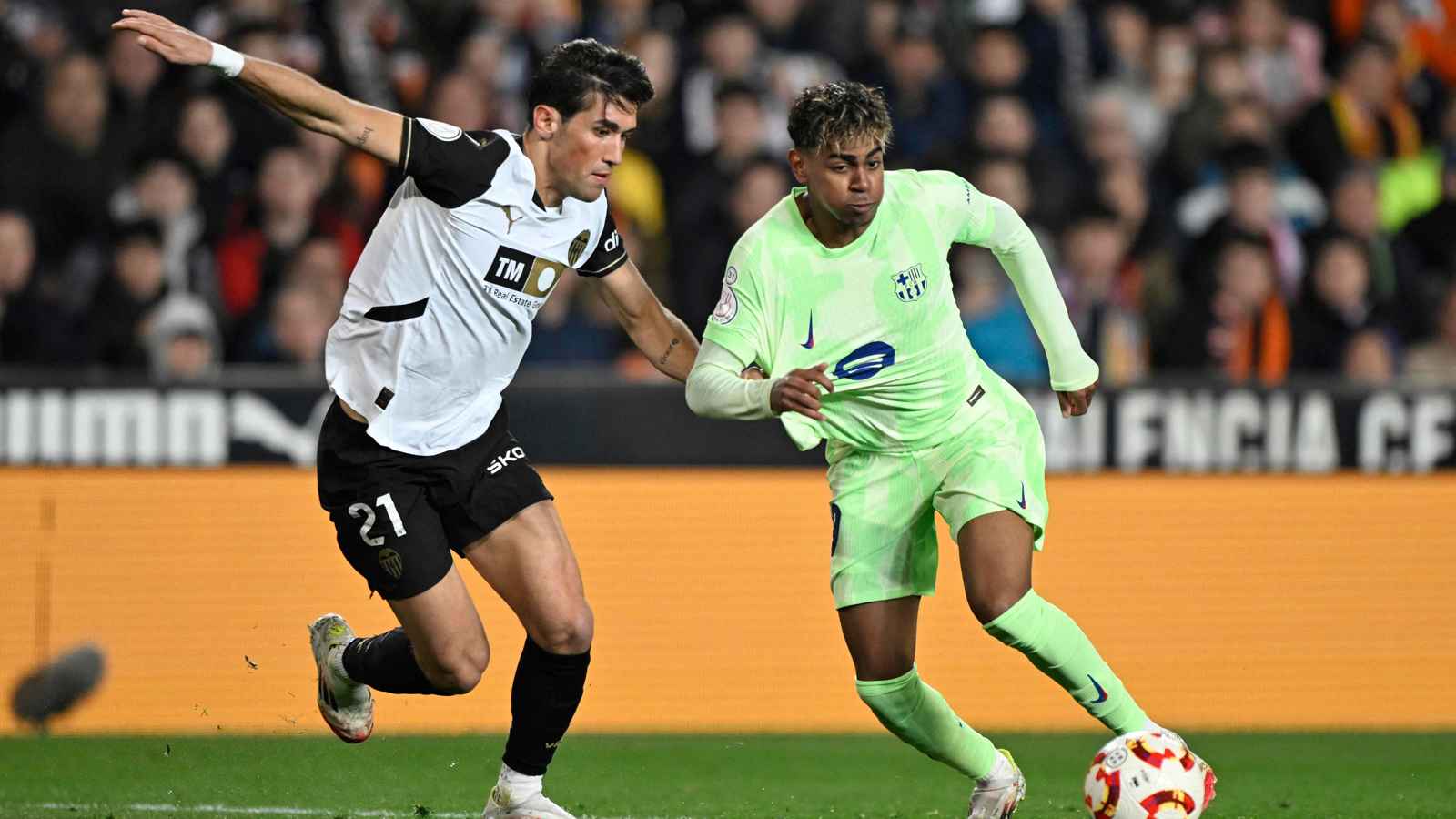 برشلونة يكتسح فالنسيا ويكمل عقد المتأهلين لنصف نهائي كأس الملك (فيديو)