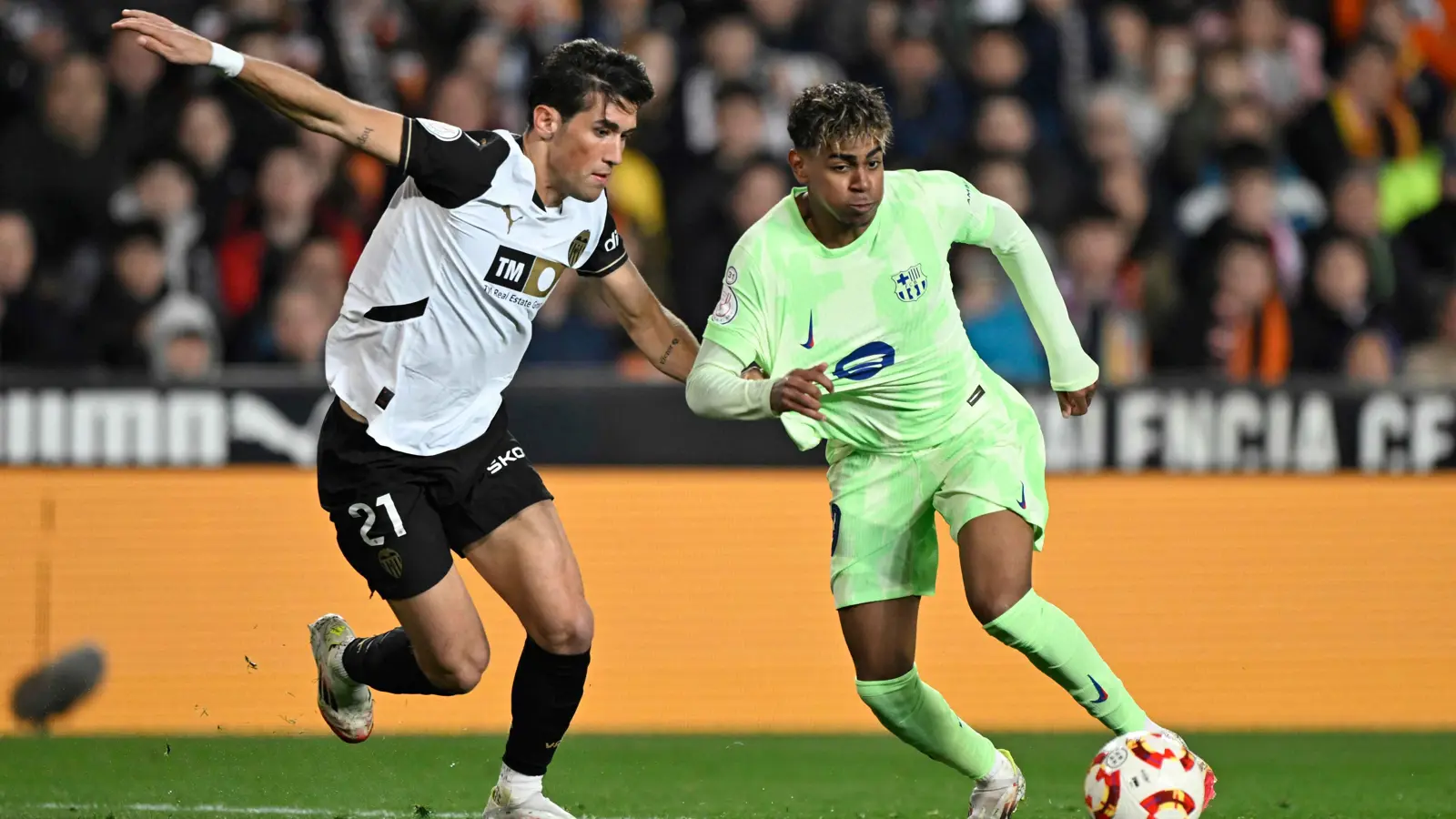 برشلونة يكتسح فالنسيا ويكمل عقد المتأهلين لنصف نهائي كأس الملك (فيديو)