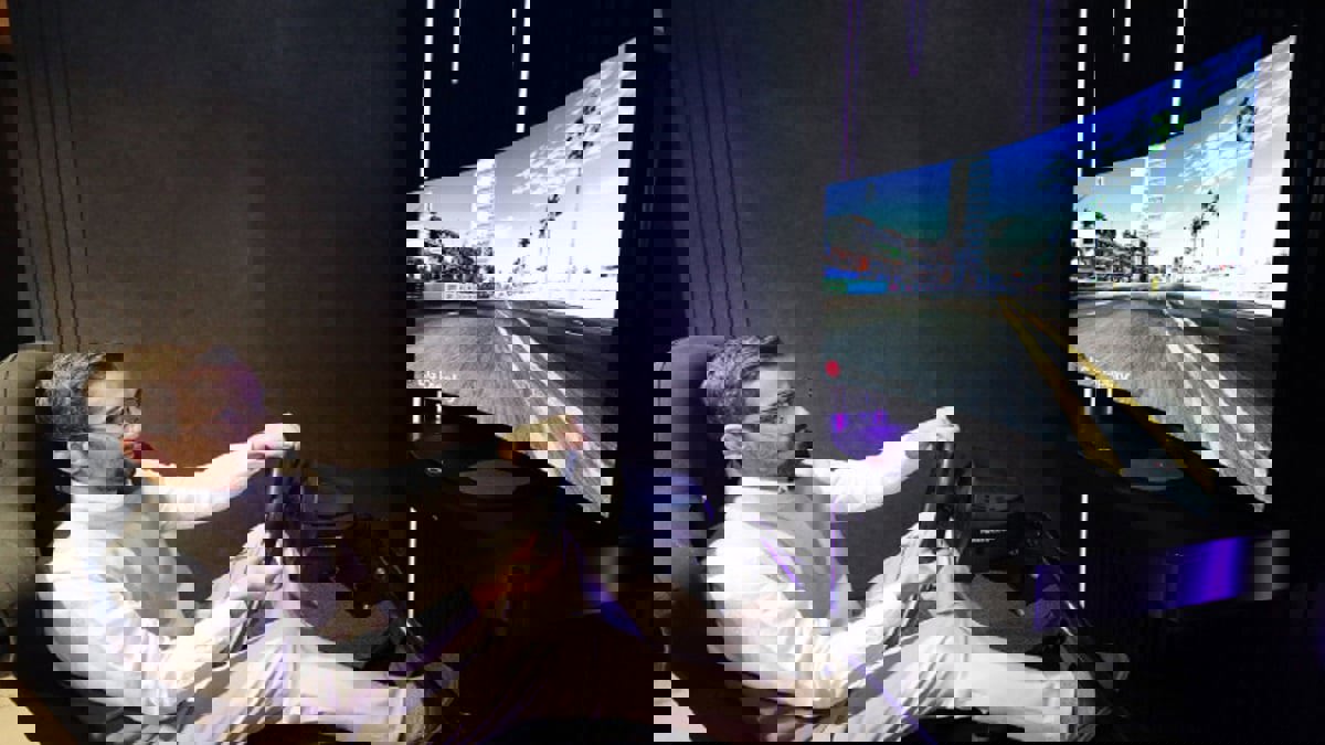 تتحول إلى منحنية بضغطة زر.. "إل جي" تعرض شاشة "OLED" في "CES 2021"