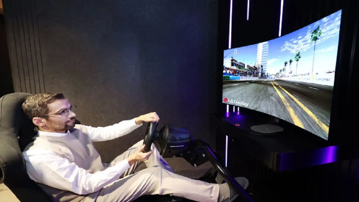 تتحول إلى منحنية بضغطة زر.. "إل جي" تعرض شاشة "OLED" في "CES 2021"