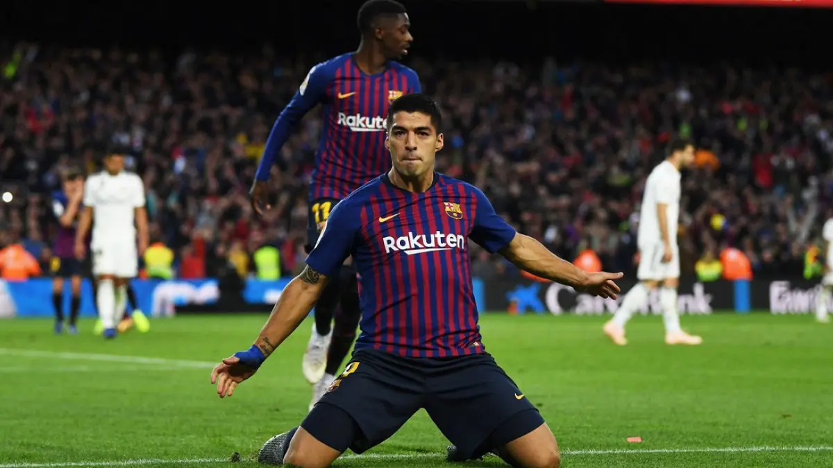 أبرز تغريدات تويتر الرياضية: سواريز فخور ببرشلونة.. وكافاني يداعب نجله (صور)