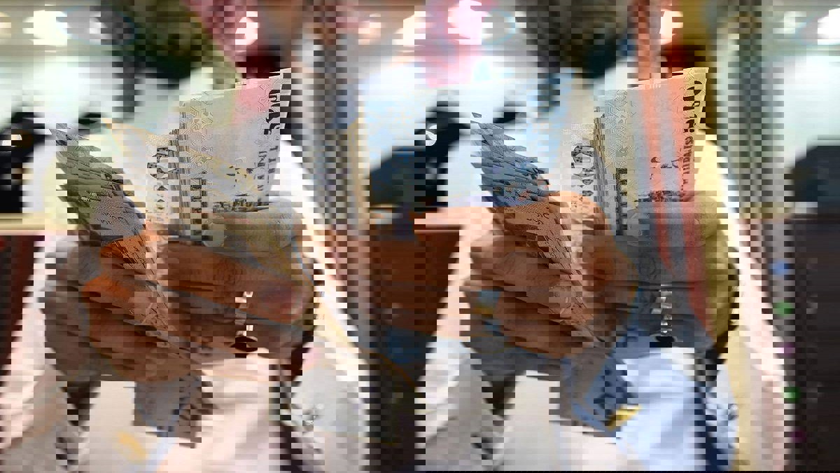 هل تصرف وزارة التعليم السعودية فروقات الرواتب لمعلميها بعد التحول للتقويم الميلادي كليا؟‎