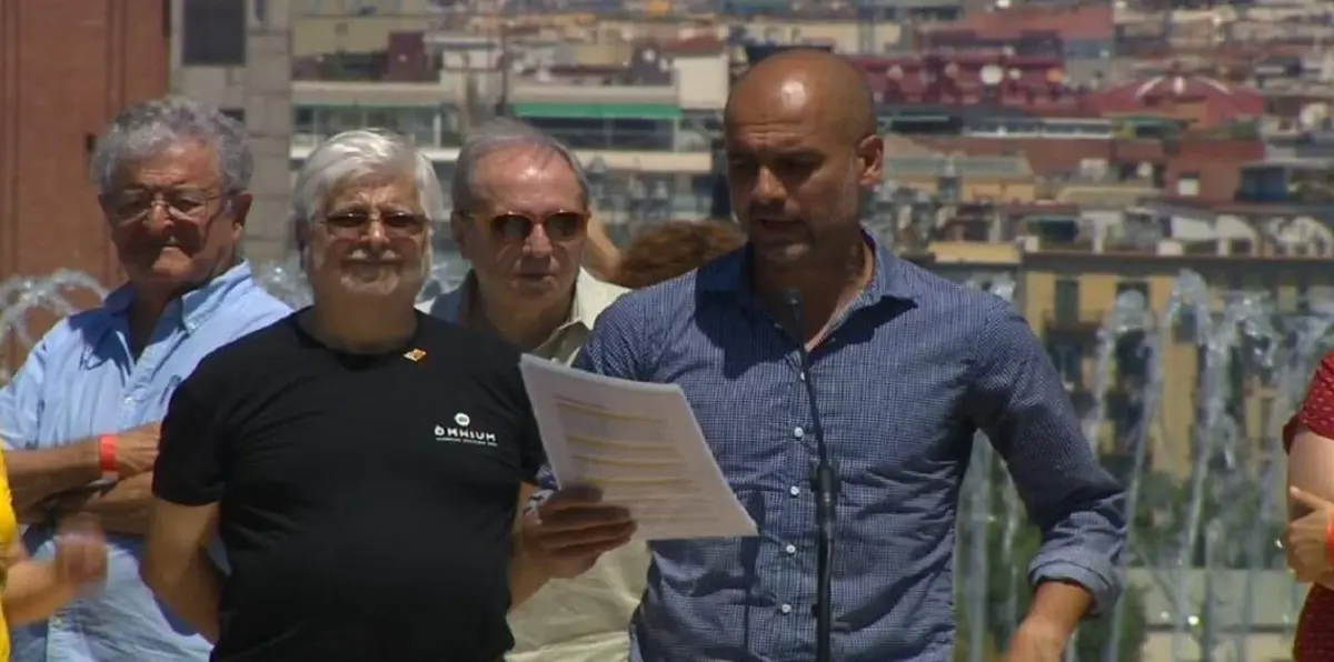 غوارديولا يلقي بيان "ثوار كتالونيا" ضد إسبانيا الاستبدادية