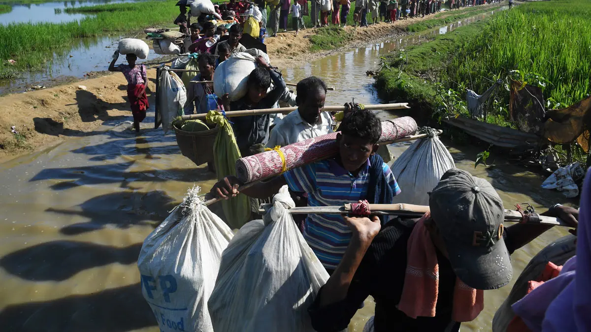 300 مهاجر من الروهينغا يصلون أندونيسيا بعد 7 أشهر في البحر (فيديو)