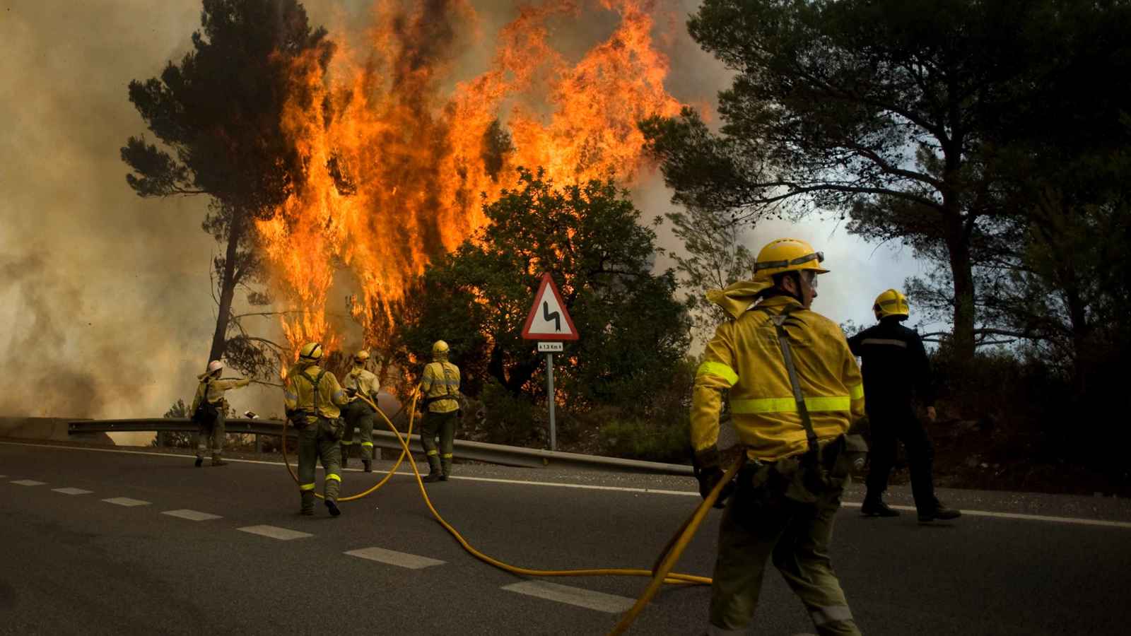 قتيلان جراء حريق غابات في إسبانيا (فيديو)