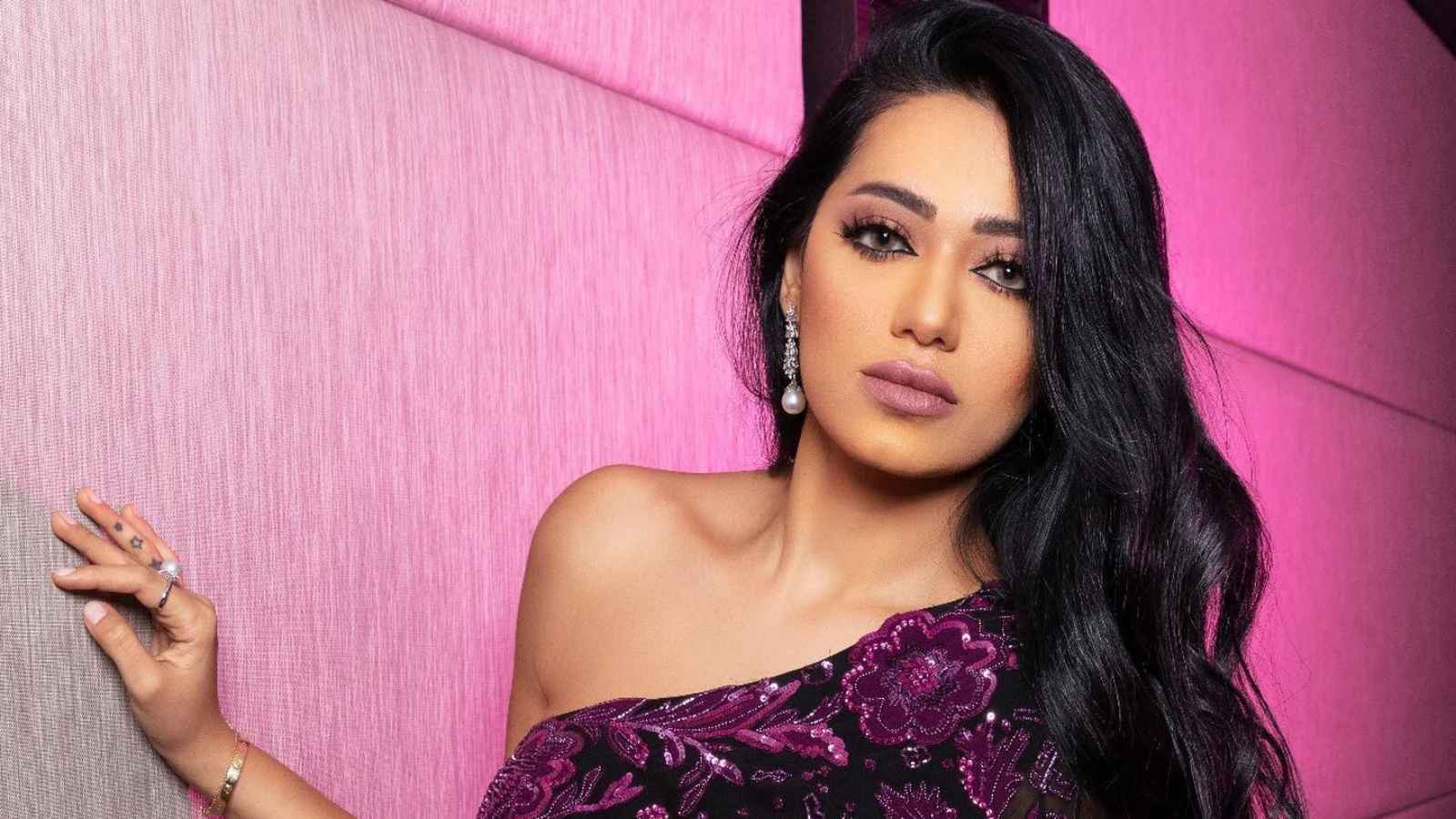 رحمة رياض تُثير قلق متابعيها بصورة من المستشفى