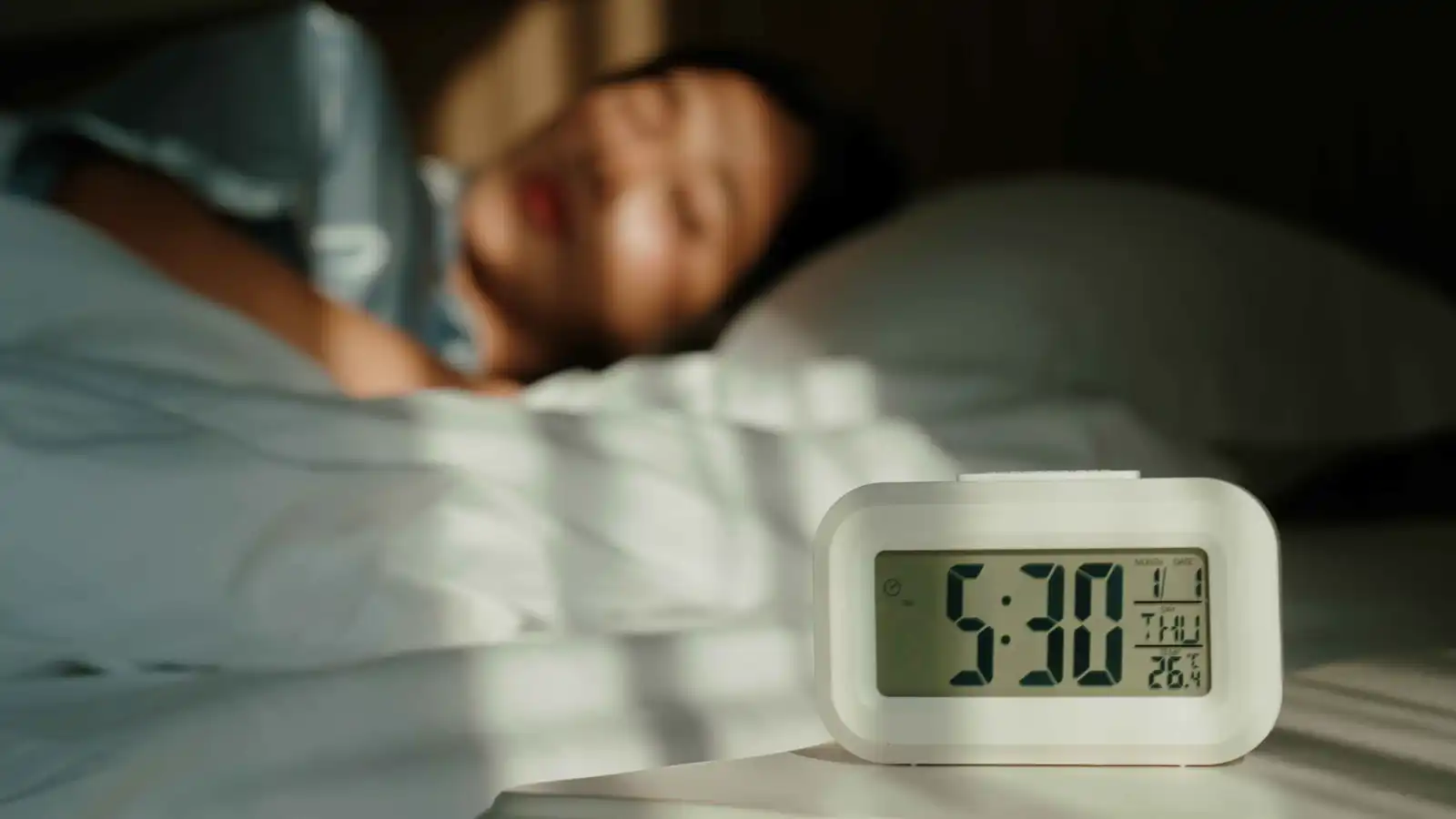 موظفة تحتج على راتبها بقيلولة 5 ساعات داخل العمل (فيديو إرم)