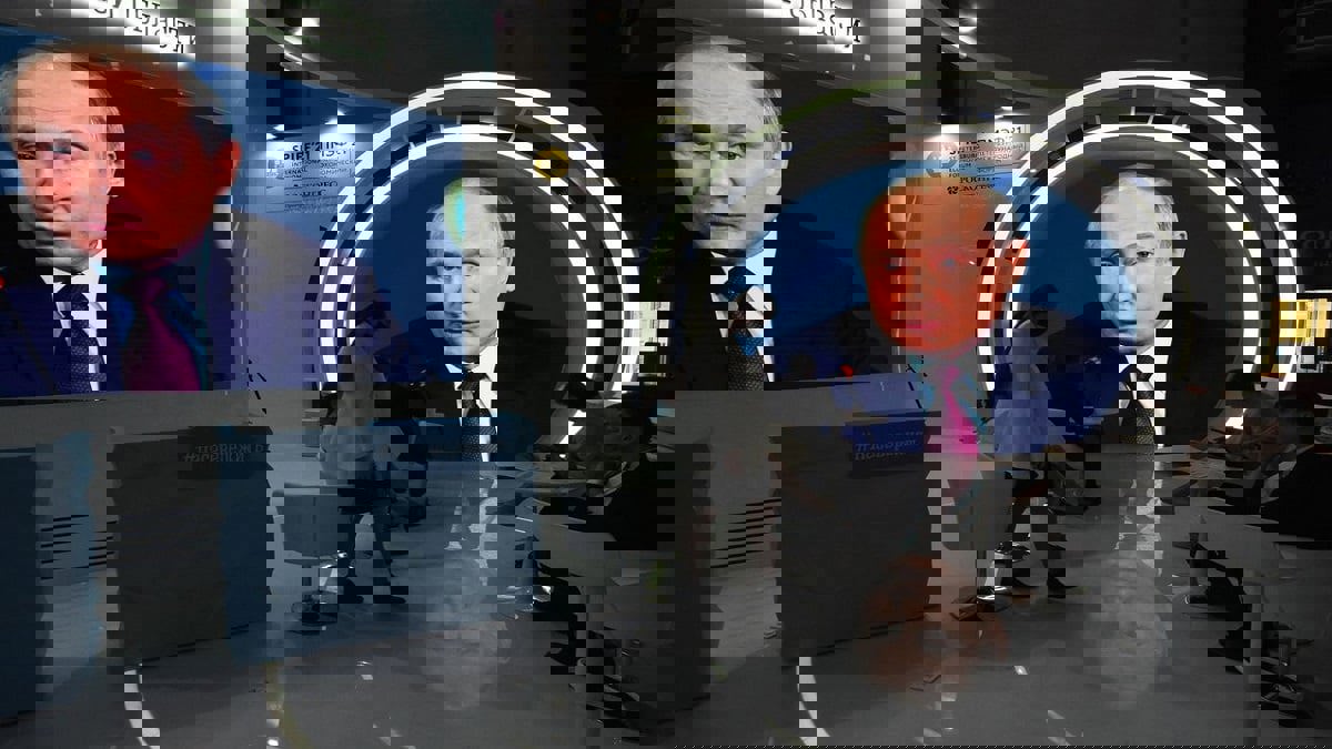 "وول ستريت جورنال": روسيا تستخدم مواقع التواصل الاجتماعي لخنق المعارضين