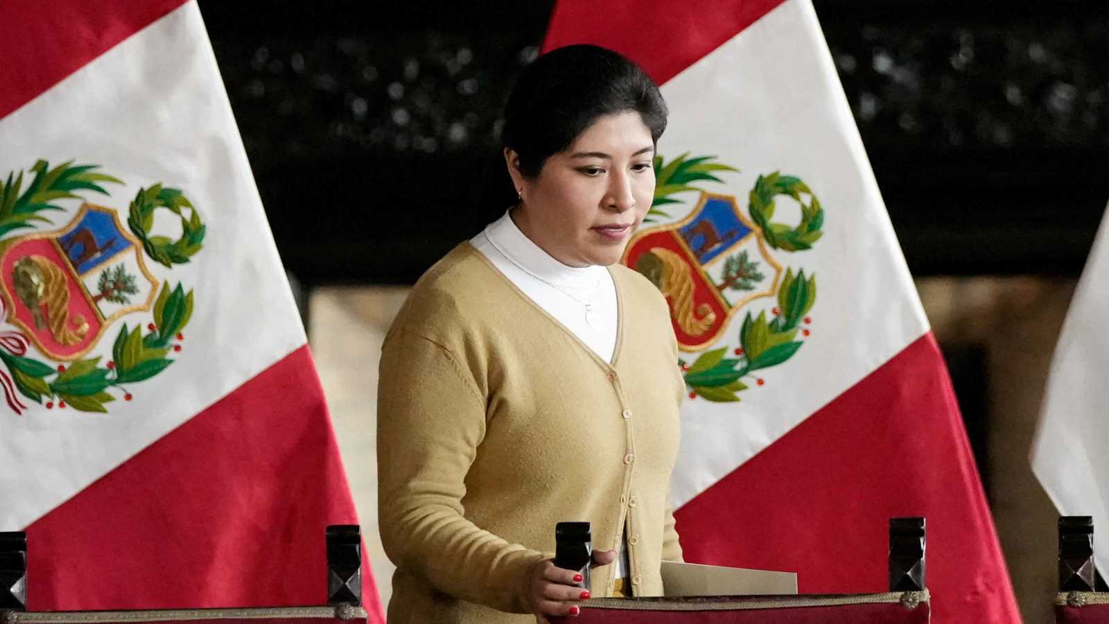 بعد لجوئها لسفارة المكسيك.. البيرو تصدر مذكرة لتوقيف رئيسة وزراء سابقة