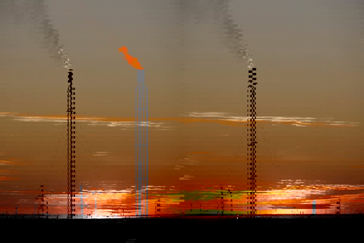 أسعار النفط تستعيد بعض مكاسبها في التعاملات الآسيوية المبكرة