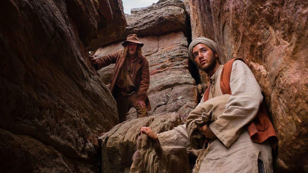 الفنان المصري أحمد مالك يعلن عرض فيلمه "حارس الذهب" على نتفليكس