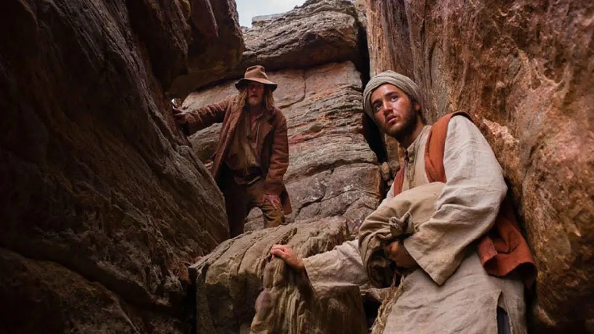 الفنان المصري أحمد مالك يعلن عرض فيلمه "حارس الذهب" على نتفليكس